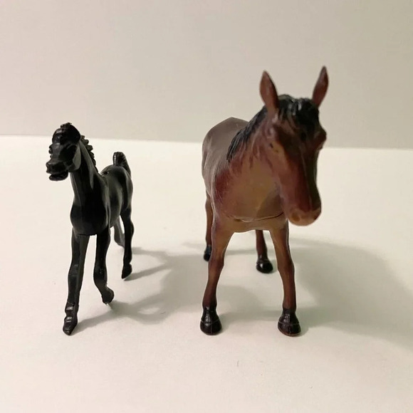 Vintage Lot of 2 Plastic Hollow Horses Brown and Black 2.5 and 3.5 Inch Size - Picture 12 of 13